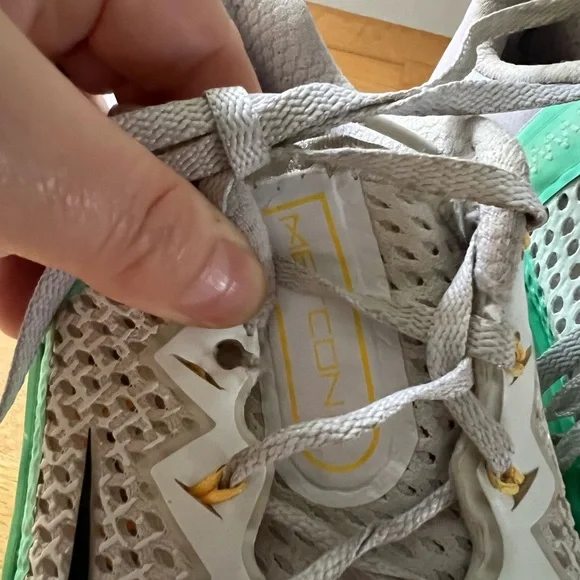 Nike Metcon 6 in Mint / Lavender / White | Used | Size 6 - Picture 5 of 10